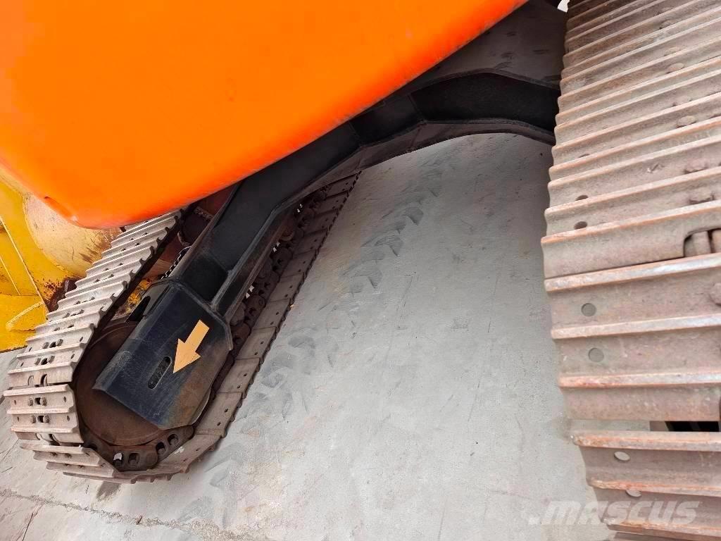 Hitachi ZX 135 US Pásové rýpadlá