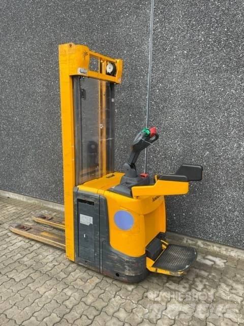 Jungheinrich ERC 216 Samohybné vozíky