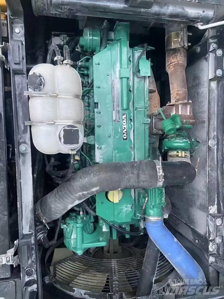 Volvo 290D Pásové rýpadlá