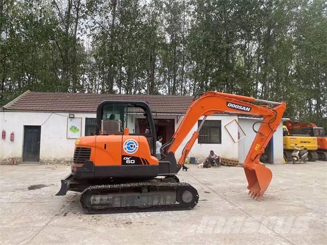 Doosan DX60 Pásové rýpadlá