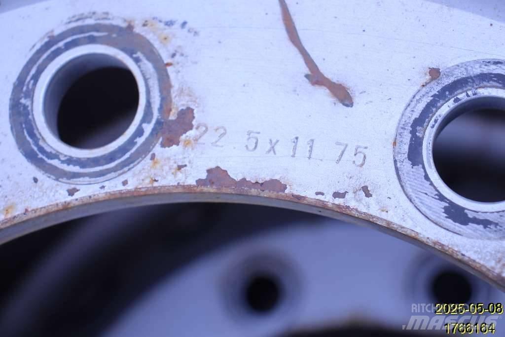  Fälg Volvo Stål Pneumatiky, kolesá a ráfiky