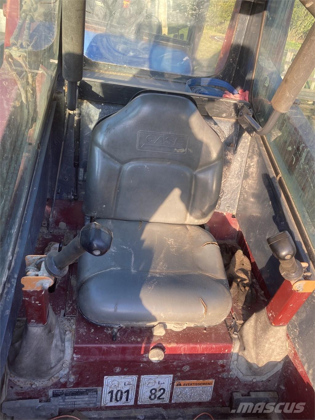 CASE 1840 Šmykom riadené nakladače