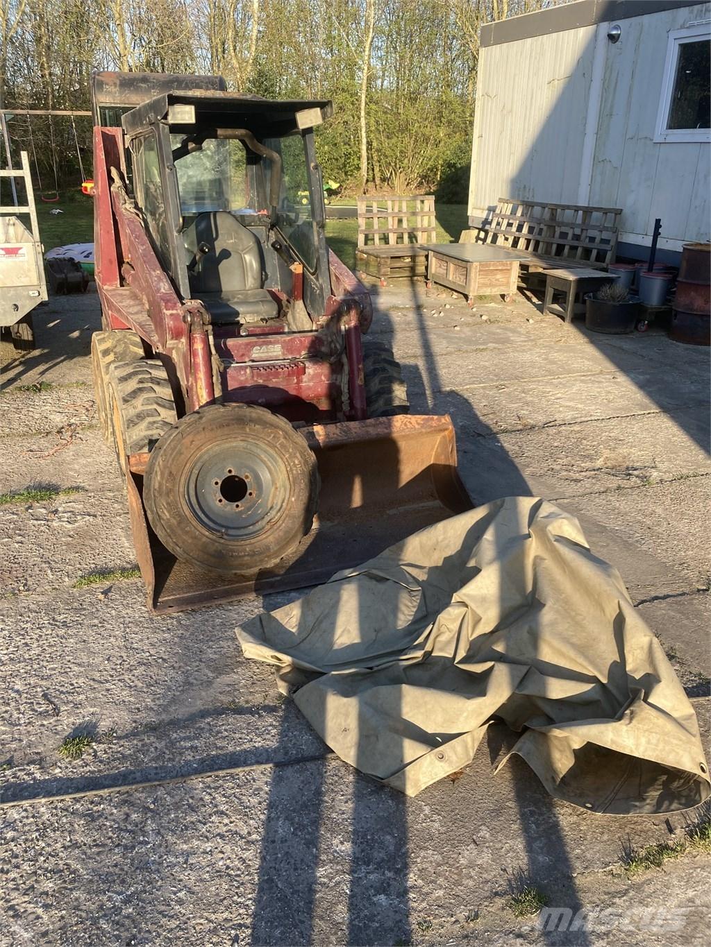 CASE 1840 Šmykom riadené nakladače