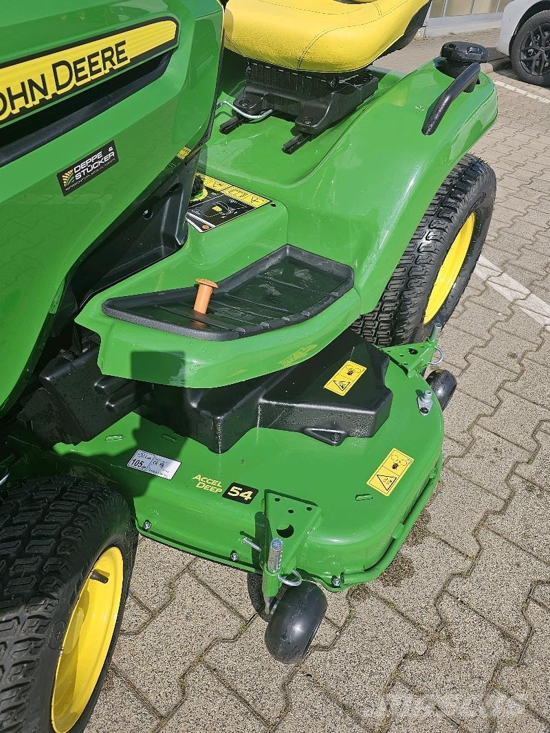 John Deere X590 Žacie stroje