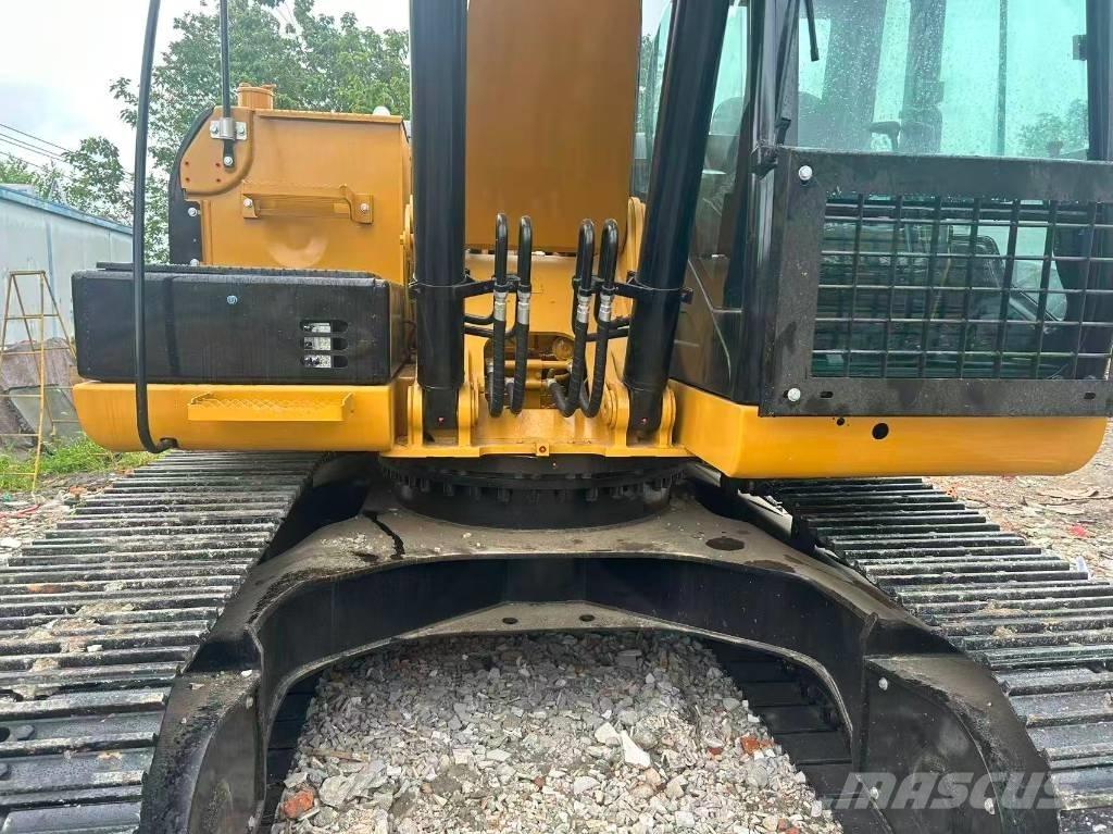 CAT 320D2L Pásové rýpadlá