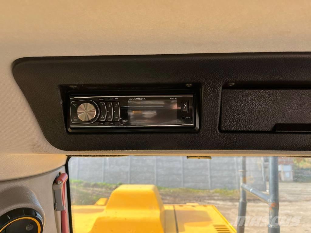 JCB 220X C 4F Pásové rýpadlá