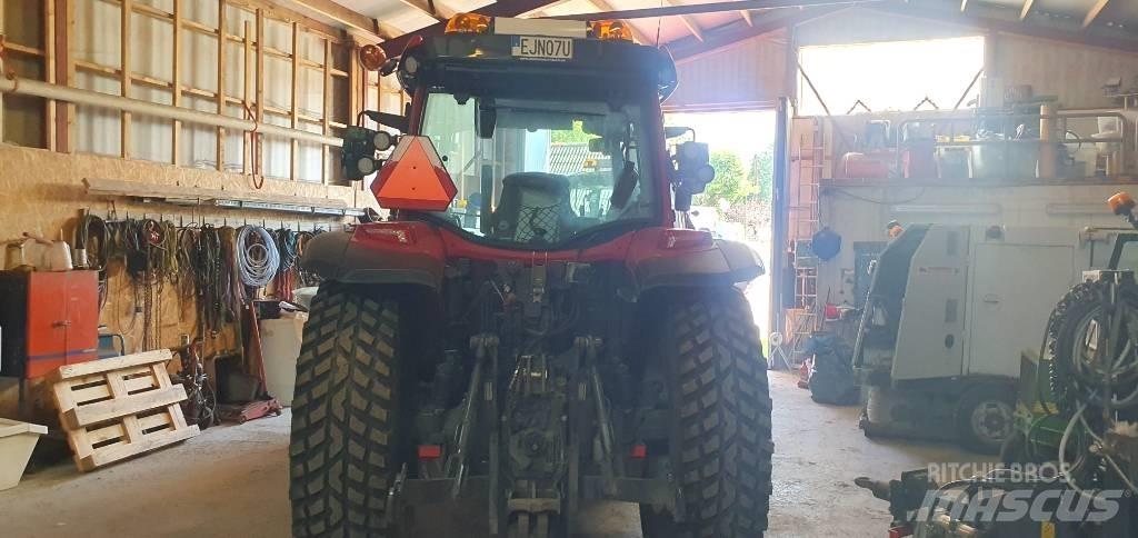 Valtra G125 Active Traktory