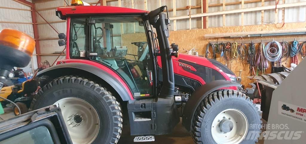Valtra G125 Active Traktory