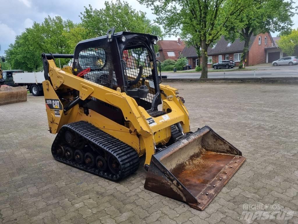 CAT 257 D Šmykom riadené nakladače