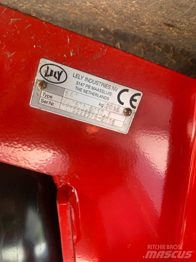 Lely splendimo 300 Žacie stroje