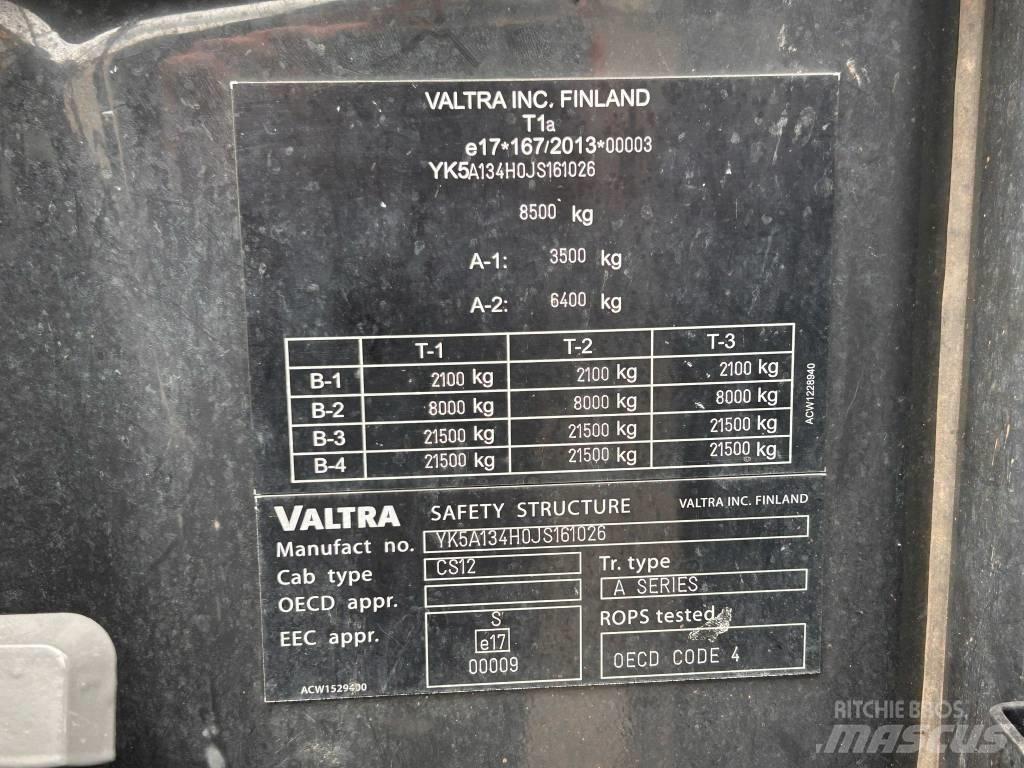 Valtra A 134 Traktory