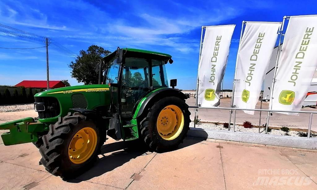 John Deere 5720 Traktory