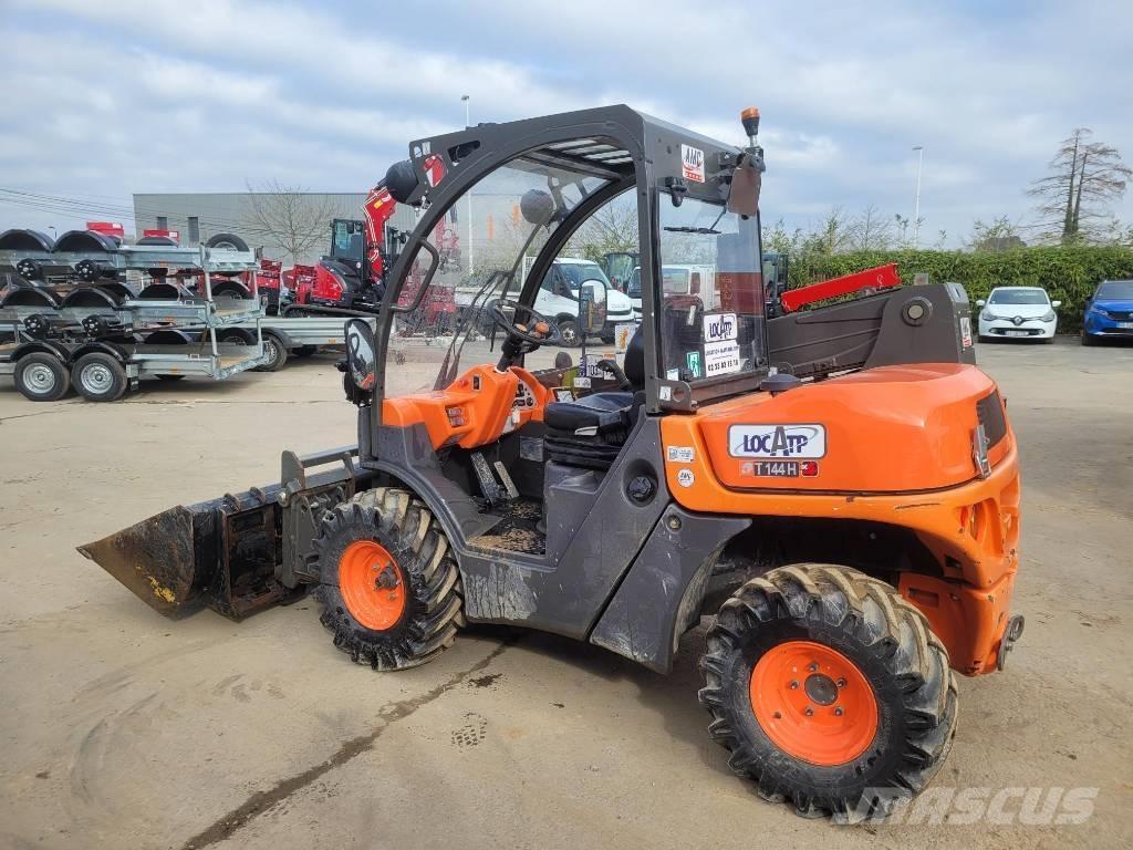 Ausa T 144 H Teleskopické manipulátory