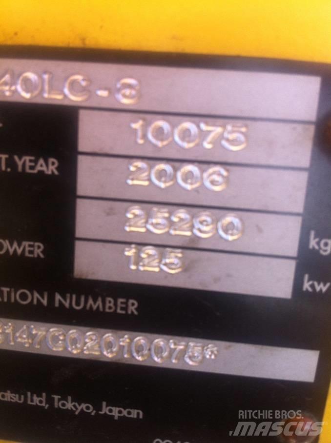 Komatsu PC240-8 Pásové rýpadlá
