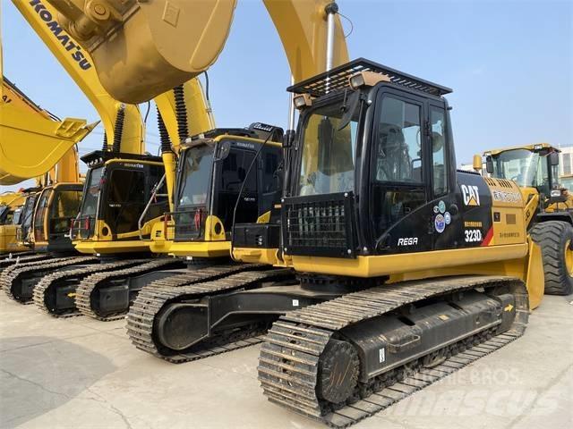 CAT 323 D L Pásové rýpadlá