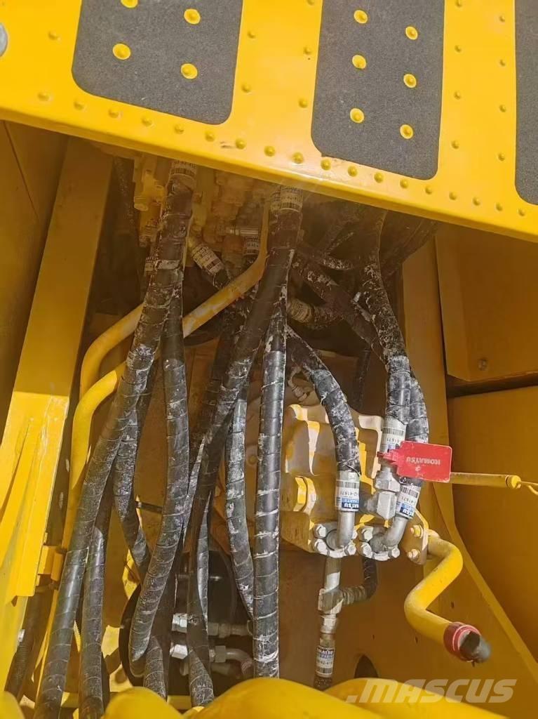 Komatsu 200-8 Pásové rýpadlá