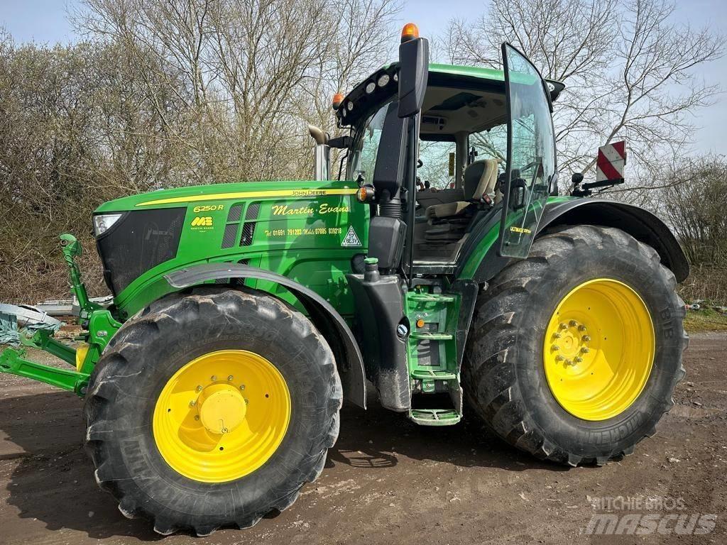 John Deere 6250 R Traktory