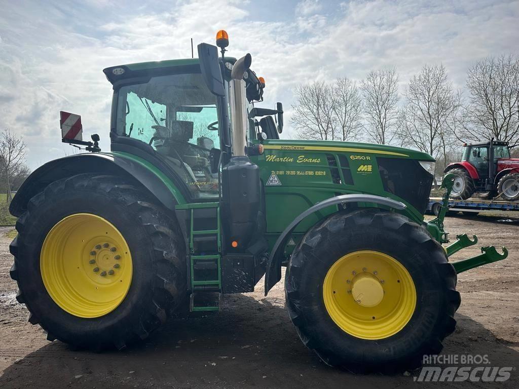 John Deere 6250 R Traktory