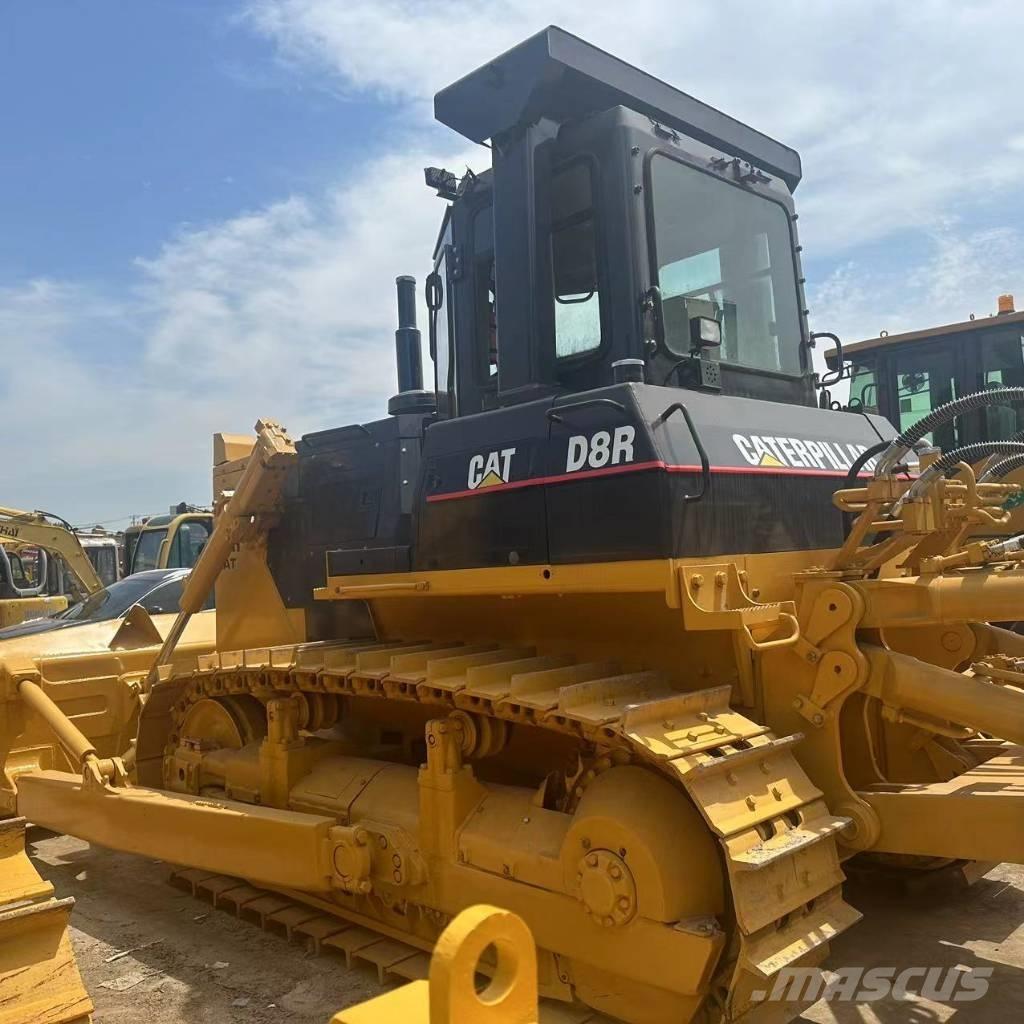 CAT D 8 R Pásové dozéry