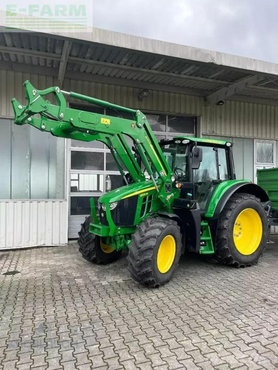 John Deere 6100m Traktory