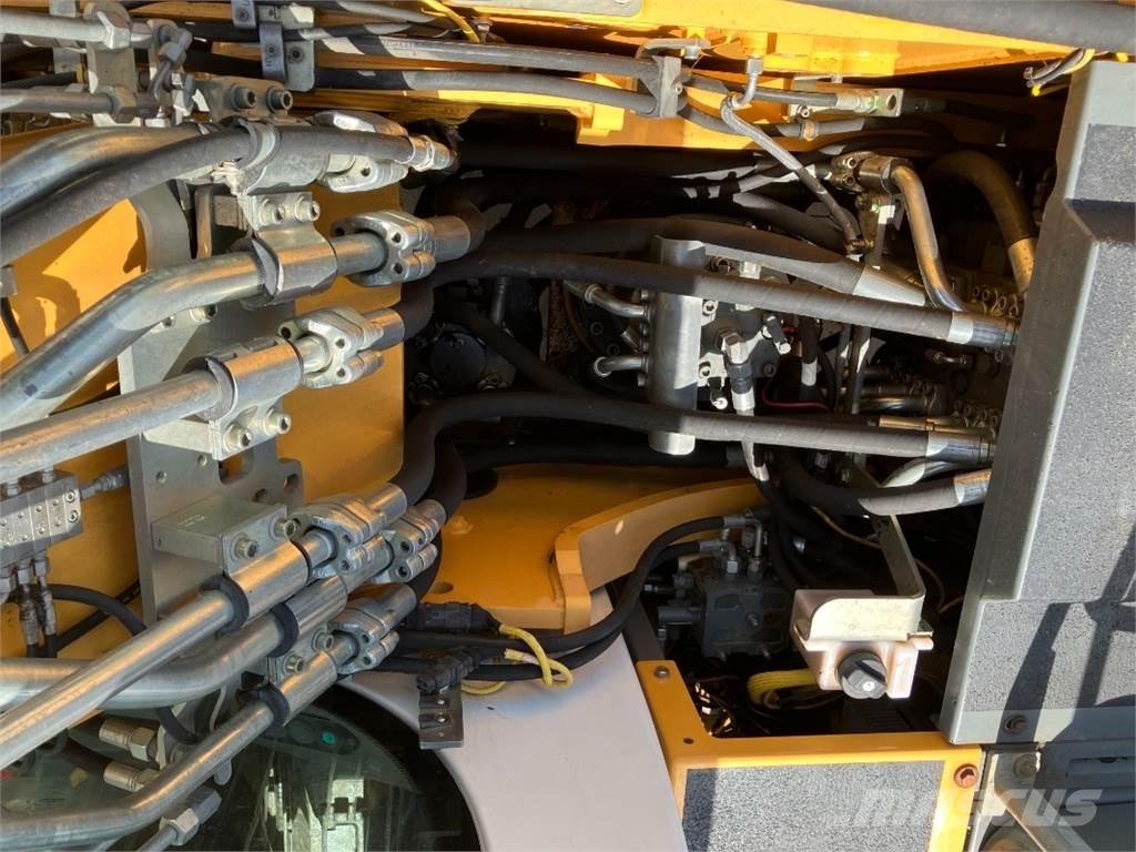 Liebherr R926 Pásové rýpadlá