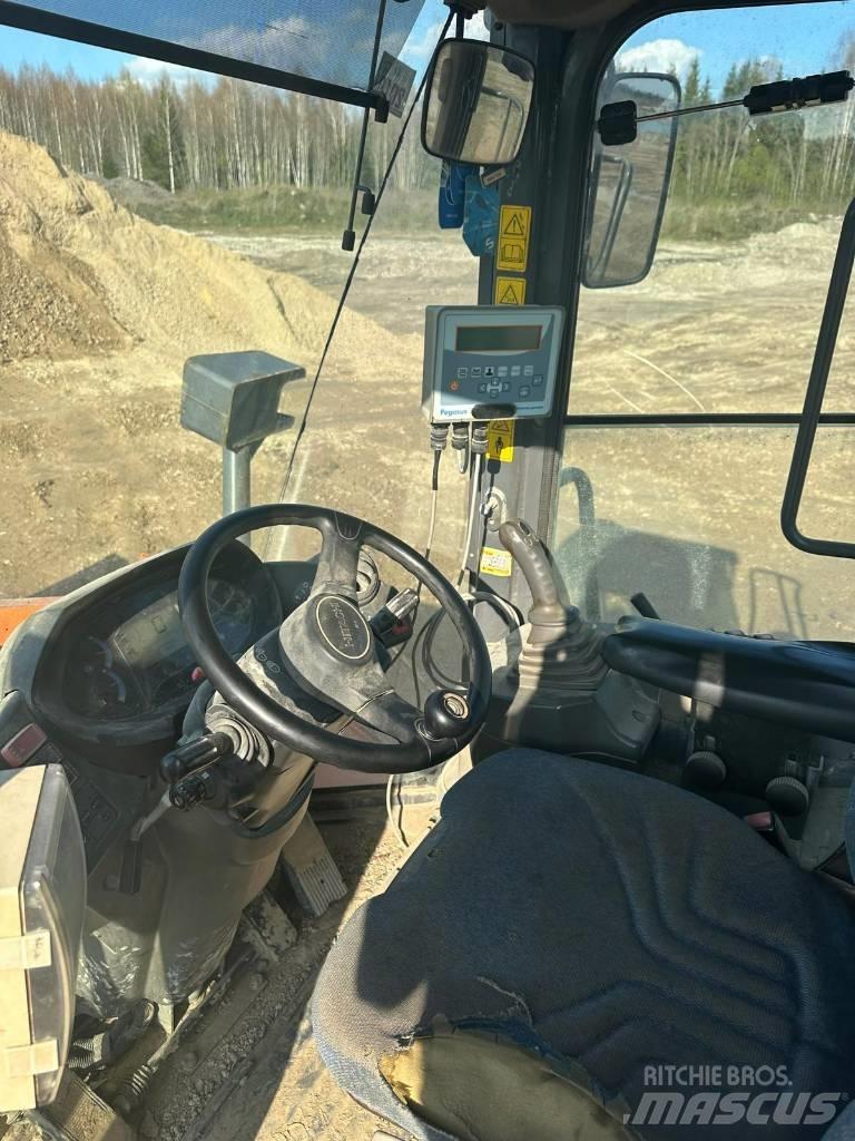 Hitachi ZW 250 Kolesové nakladače
