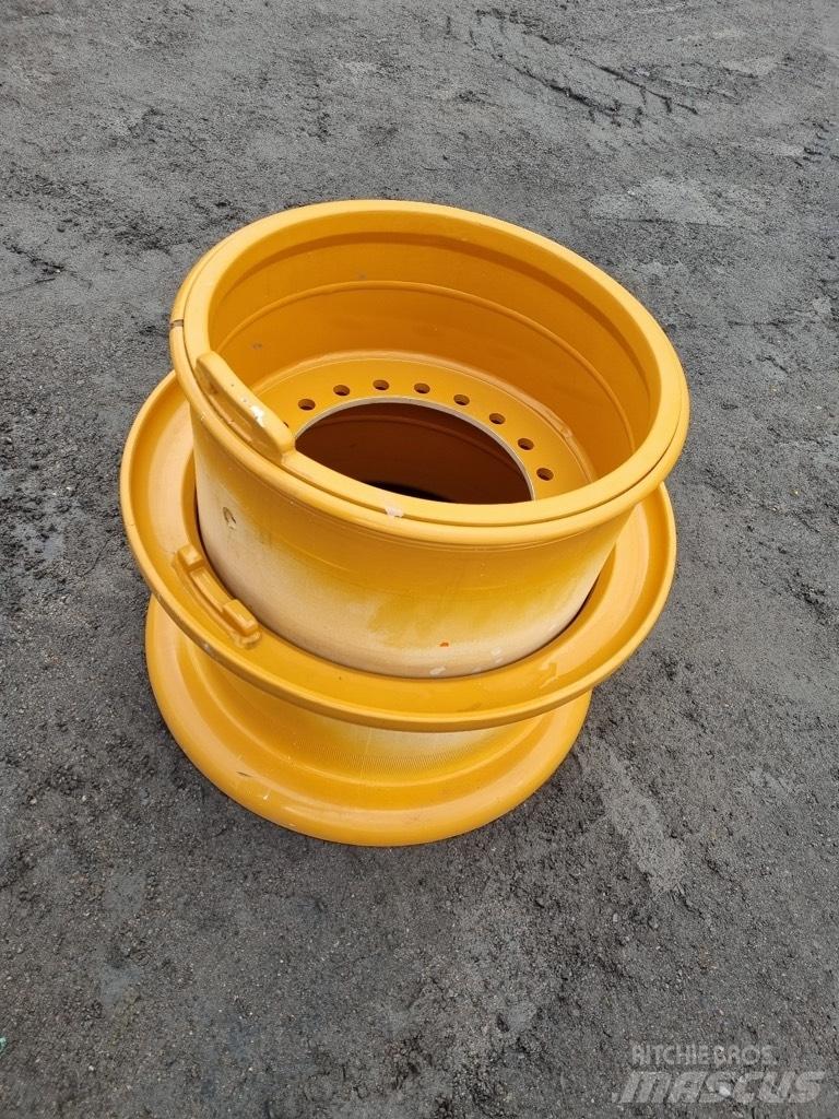 CASE 921 E rims Pneumatiky, kolesá a ráfiky