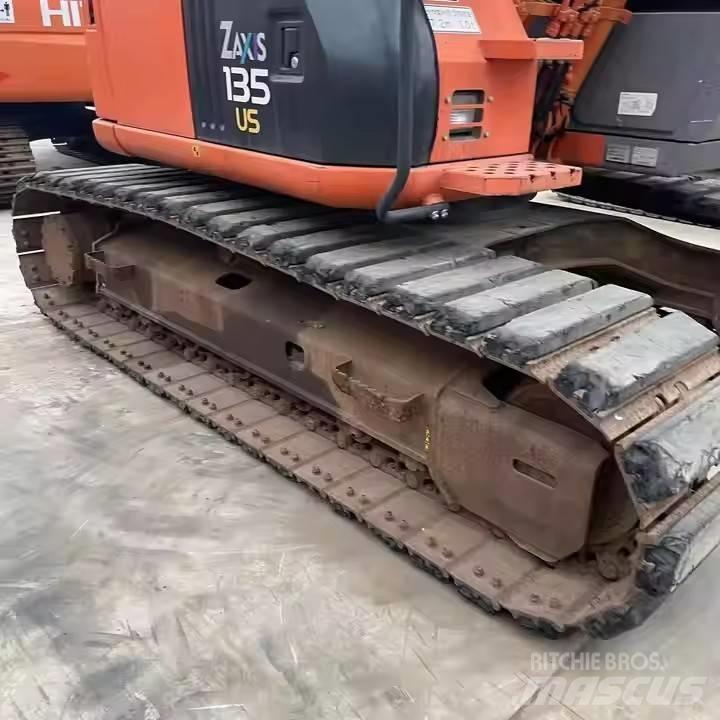 Hitachi ZX135US Pásové rýpadlá