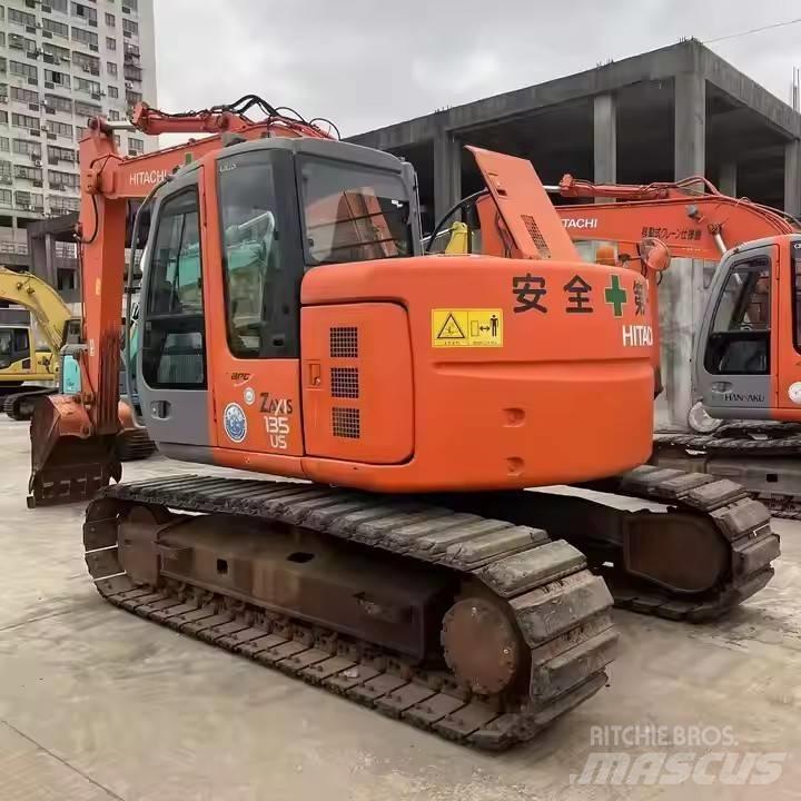 Hitachi ZX135US Pásové rýpadlá