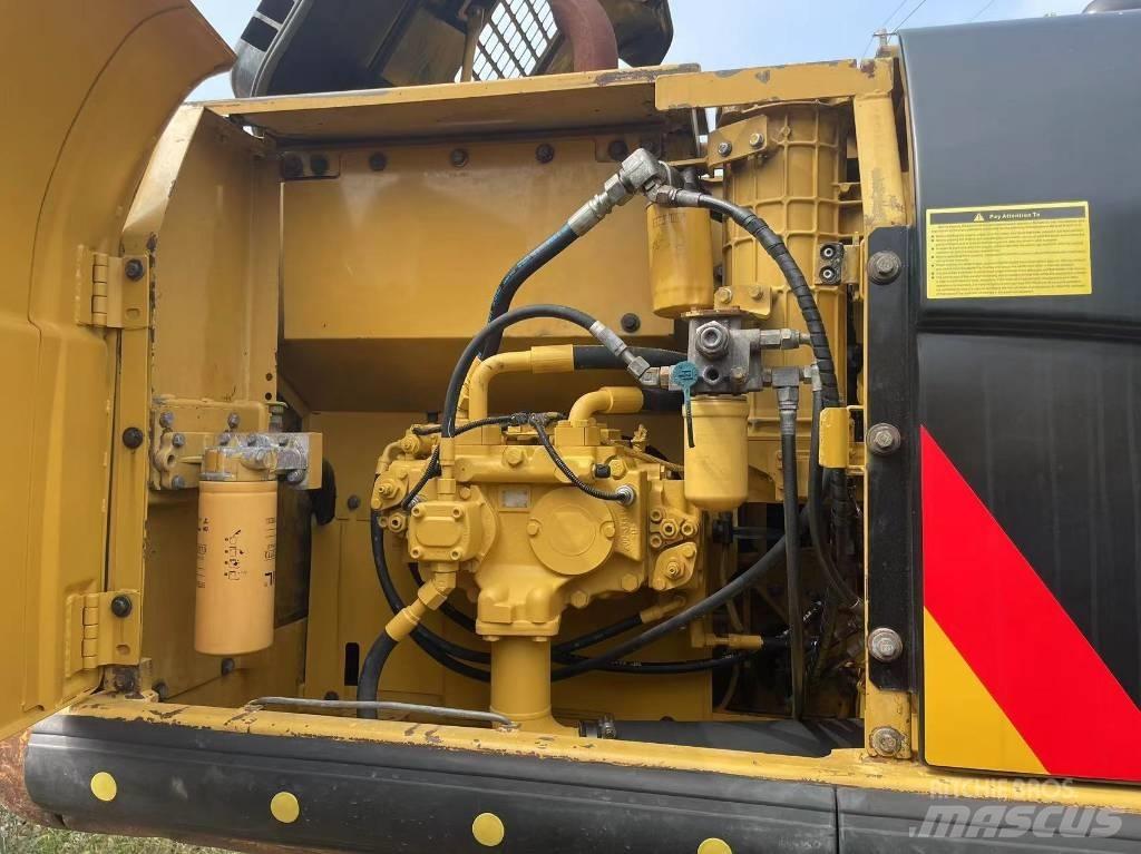 CAT 320 D Pásové rýpadlá