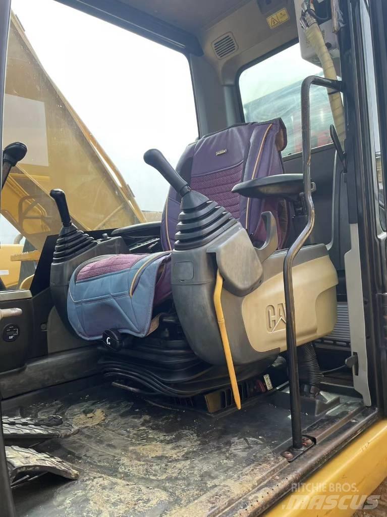 CAT 320 D Pásové rýpadlá