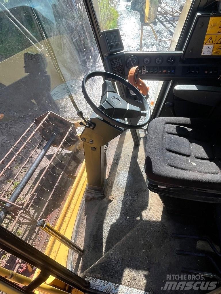 New Holland TC 56 H Kombinované zberacie stroje