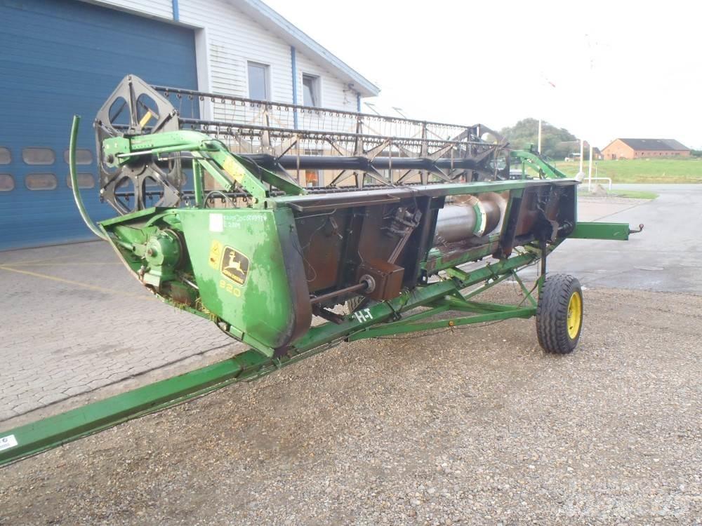 John Deere 920 Traktory