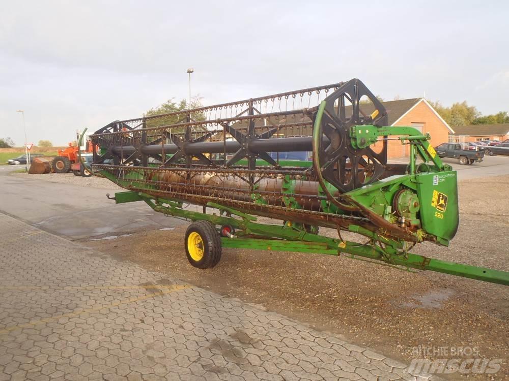 John Deere 920 Traktory