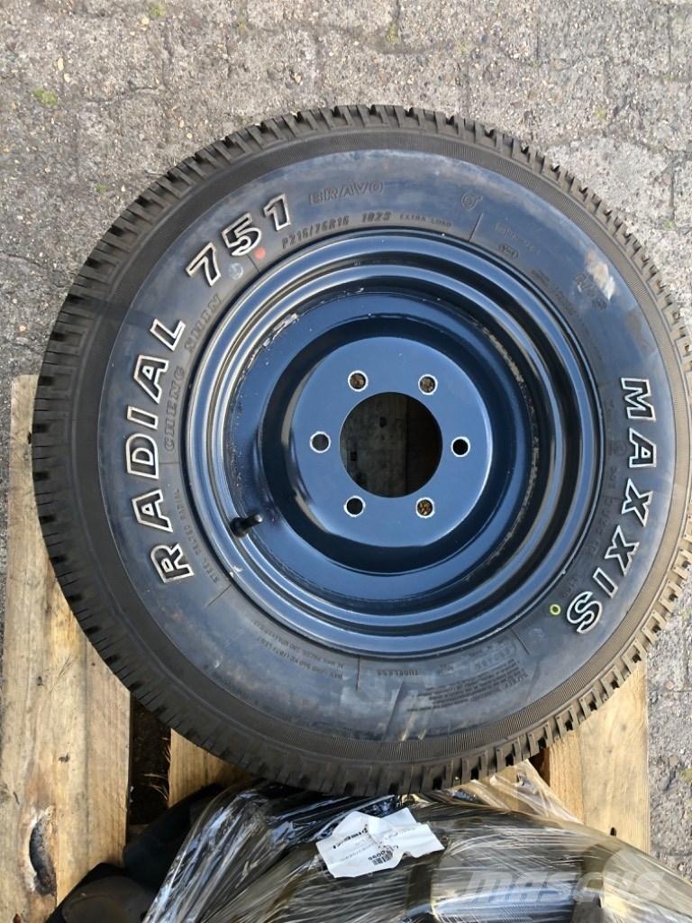  Radial 751 Kompaktné traktory