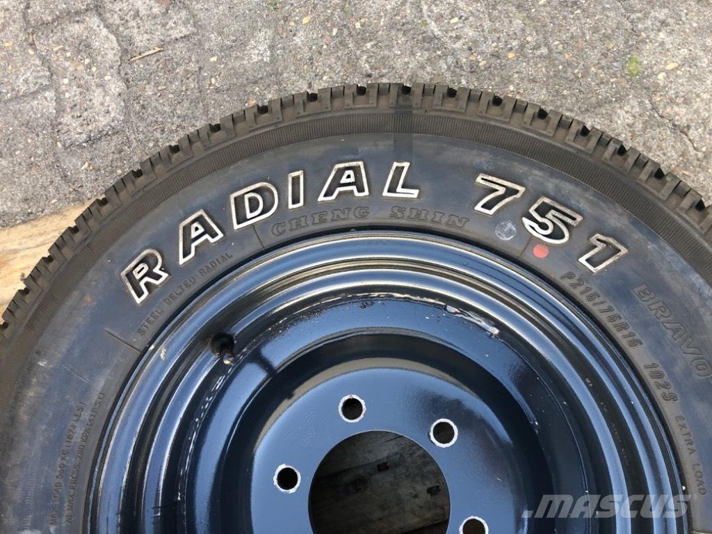  Radial 751 Kompaktné traktory