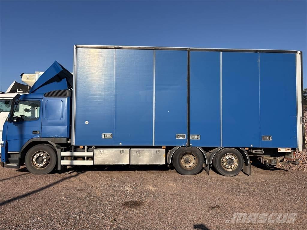 Volvo FM330 6x2 Skriňová nadstavba