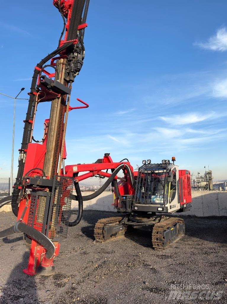 Sandvik DX 800 Povrchové vrtné súpravy