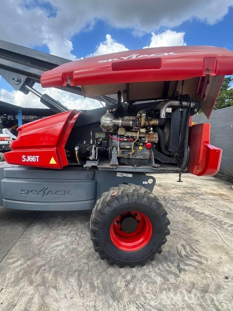 SkyJack SJ 66 T Kĺbové plošiny