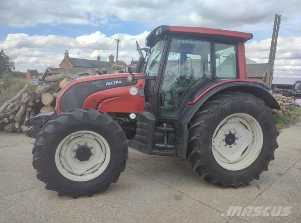 Valtra N 101 Traktory