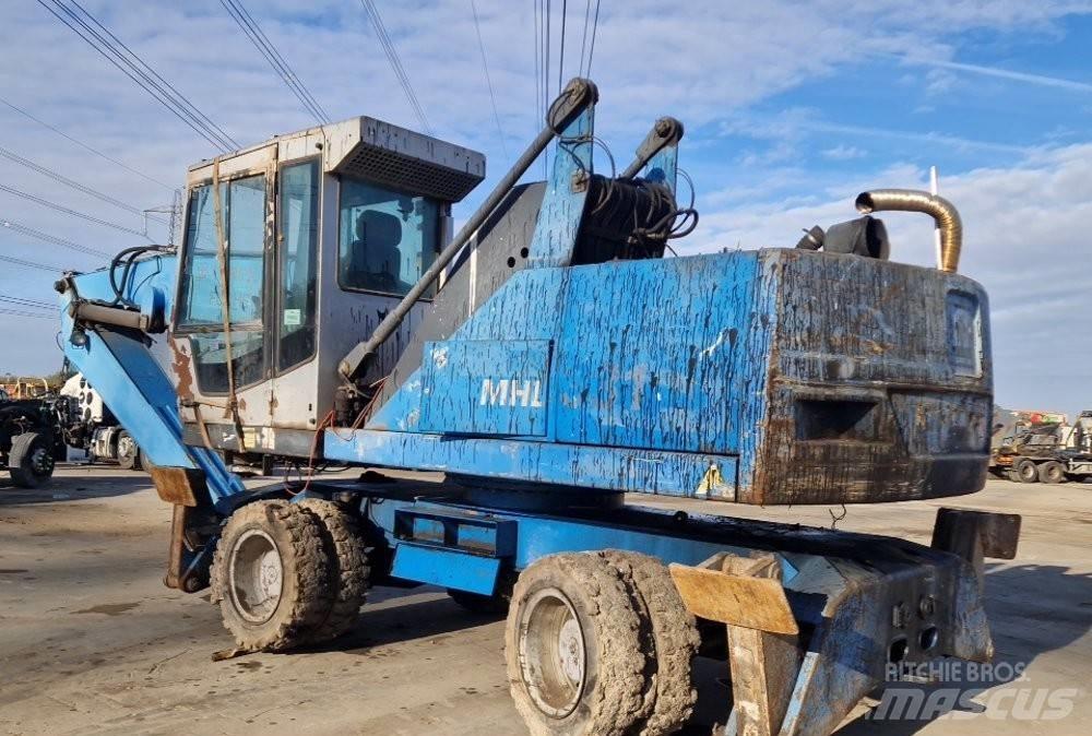 Fuchs 331 Stroje pre manipuláciu s odpadom