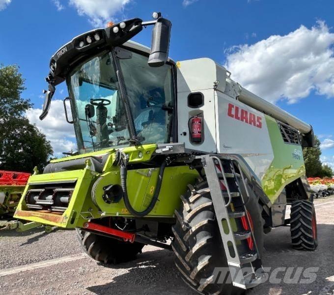 CLAAS TRION 640 Kombinované zberacie stroje