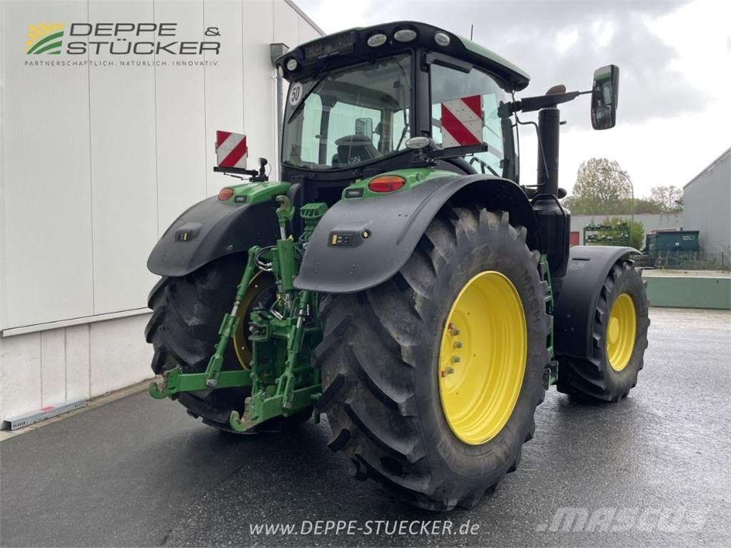 John Deere 6230R Traktory