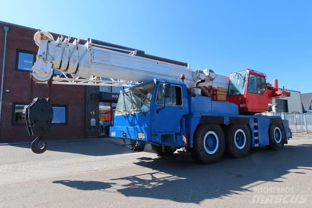 Liebherr LTM 1050-1 Univerzálne terénne žeriavy