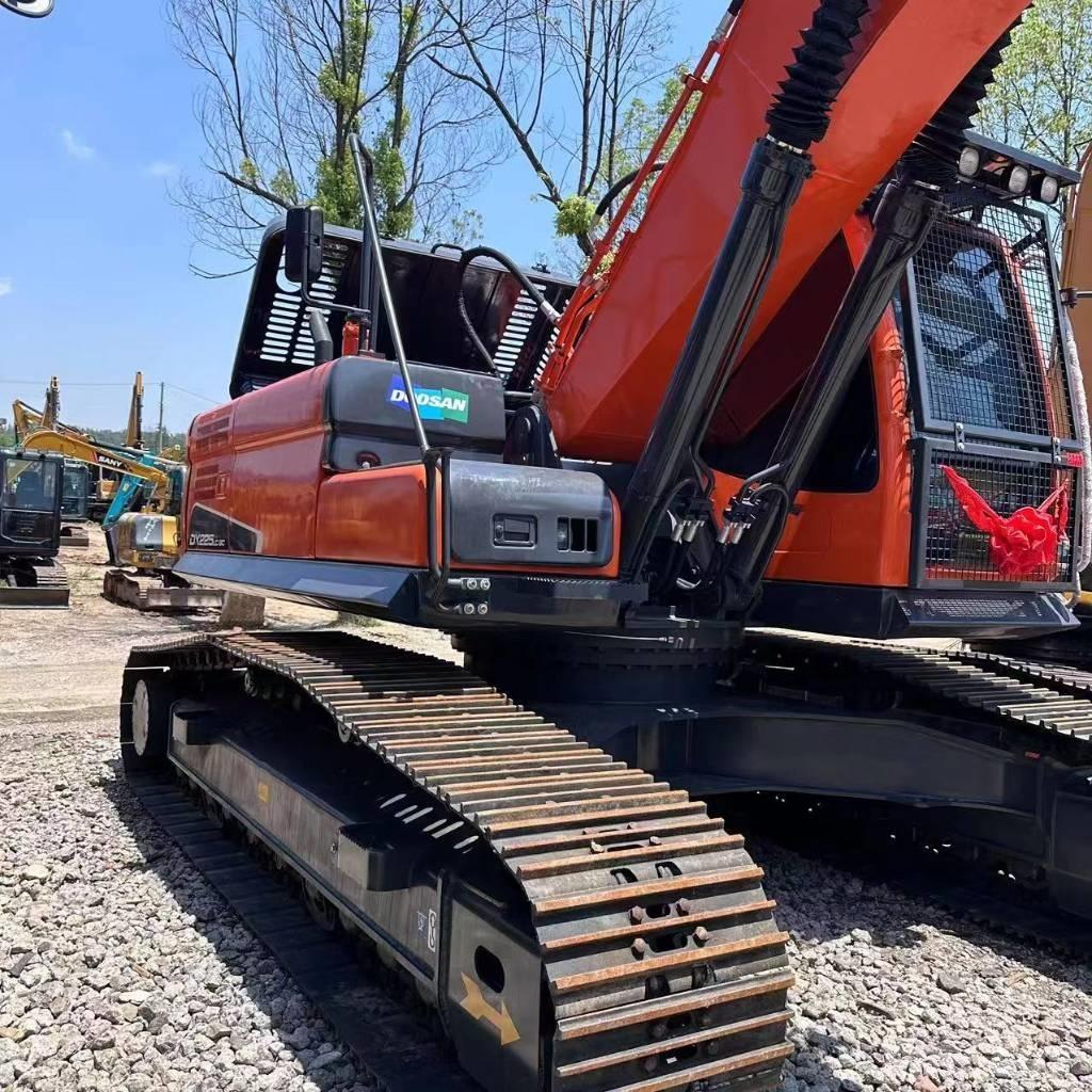 Doosan DX 225 LC Pásové rýpadlá