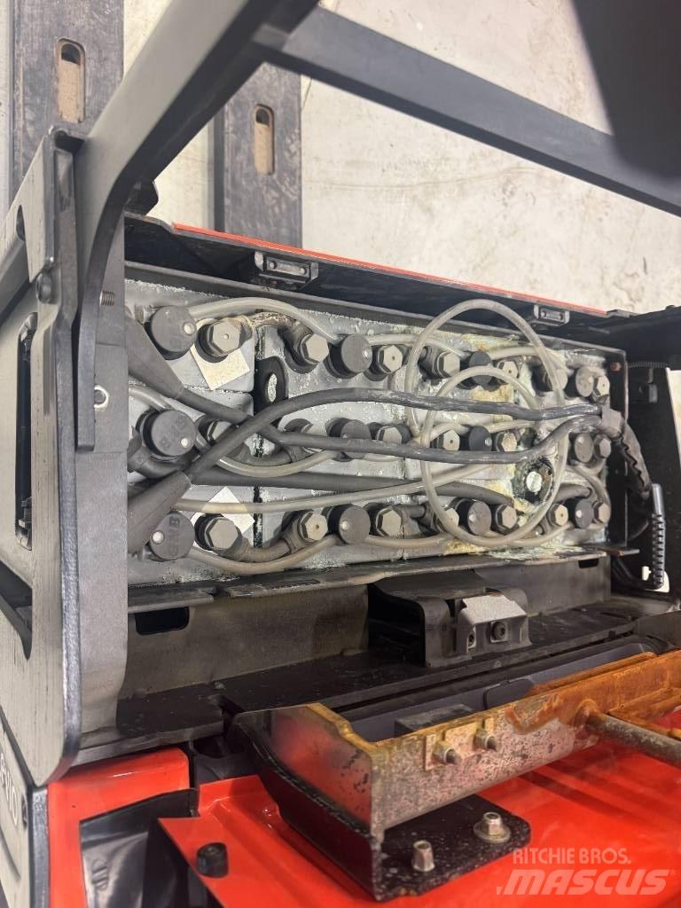 Toyota LPE 220 Nízkozdvižný vozík s plošinou