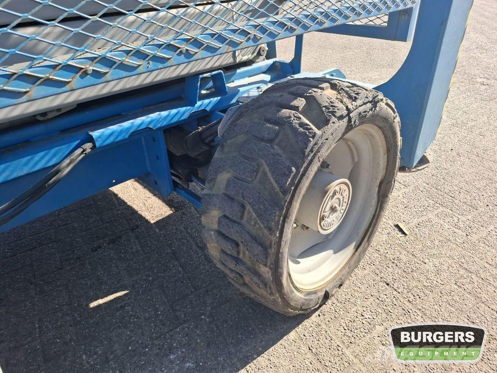 Genie GS4390 RT Nožnicové zdvíhacie plošiny