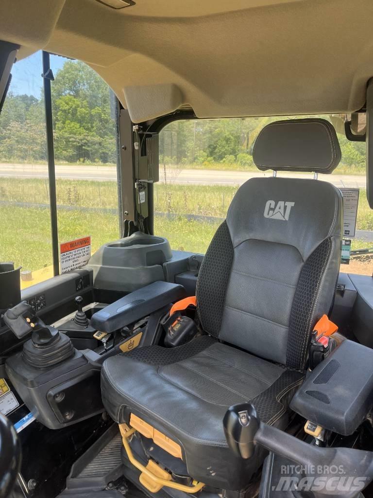 CAT D 6 LGP Pásové dozéry