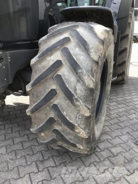 CLAAS AXION 830 Traktory