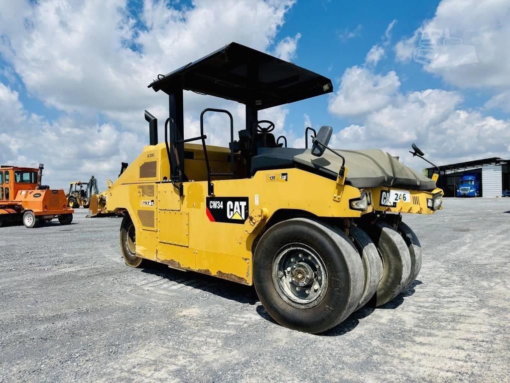 CAT CW 34 Pneumatikové valce